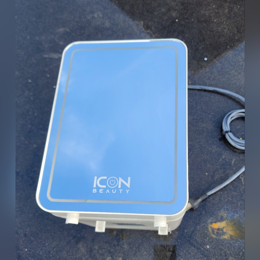 Icon Beauty LED Mirror Door Mini Fridge 9.5x9.5x7" TESTED WORKS!!